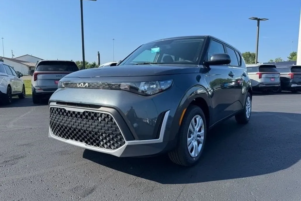 2025 Kia Soul LX photo 1