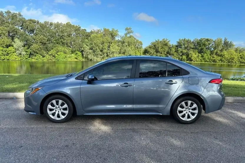 2024 Toyota Corolla LE photo 1