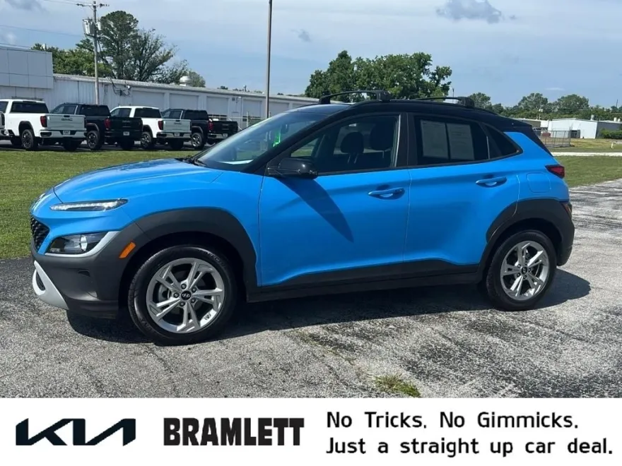 2022 Hyundai Kona SEL photo 1