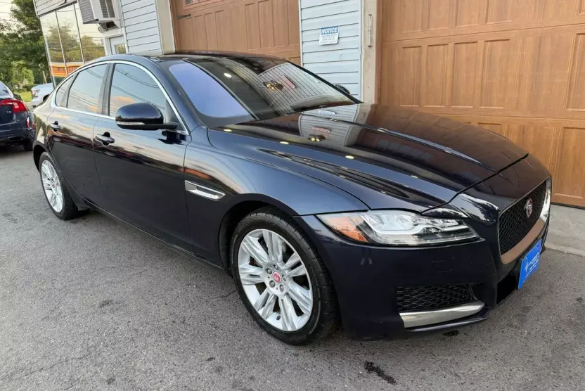 2016 Jaguar XF 35t Premium photo 1