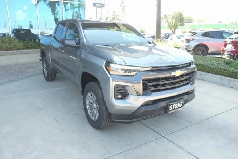 2025 Chevrolet Colorado Work Truck LT photo 1