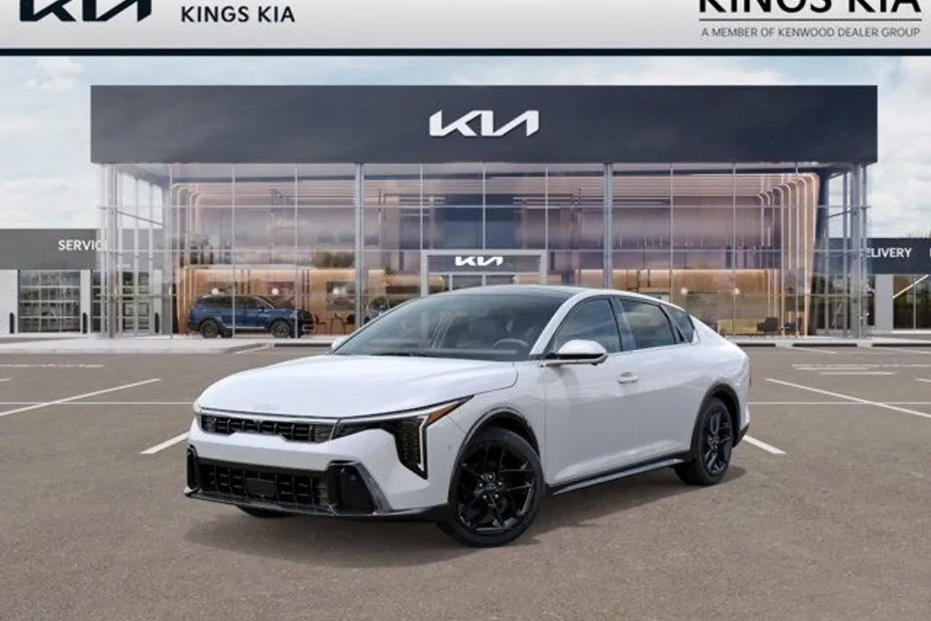 2025 Kia K4 GT-Line Turbo photo 1