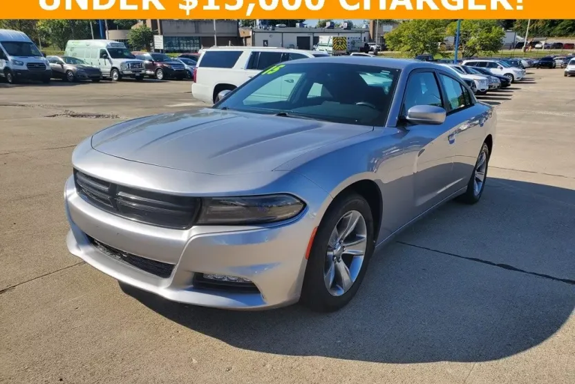 2015 Dodge Charger SXT photo 1