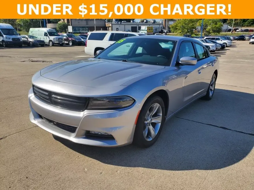 2015 Dodge Charger SXT photo 1