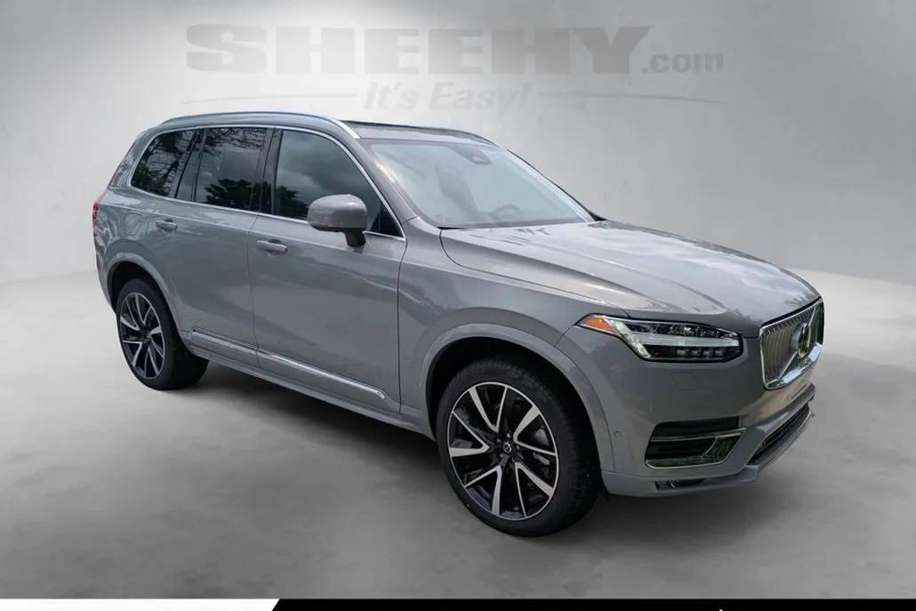 2025 Volvo XC90 B5 Plus photo 1