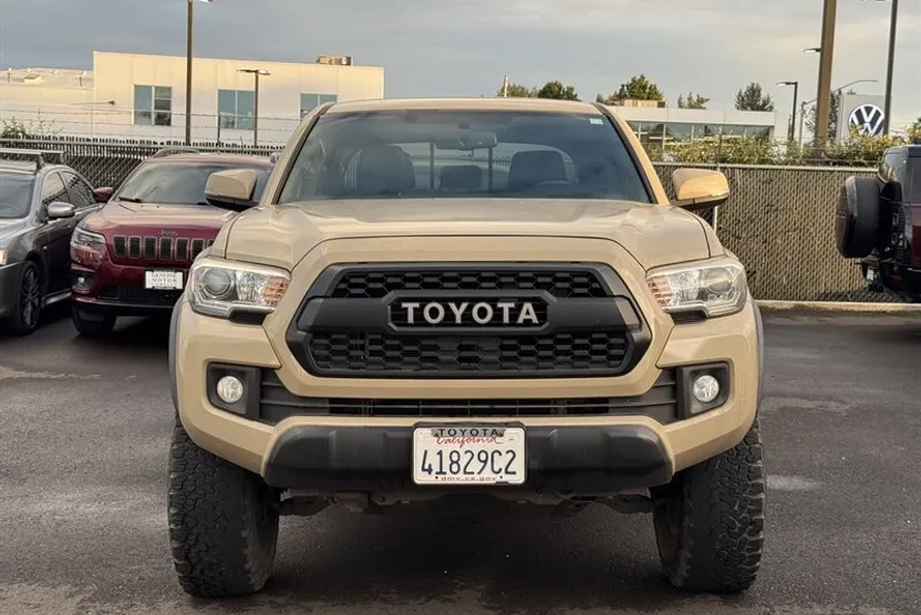 2017 Toyota Tacoma TRD Sport photo 1