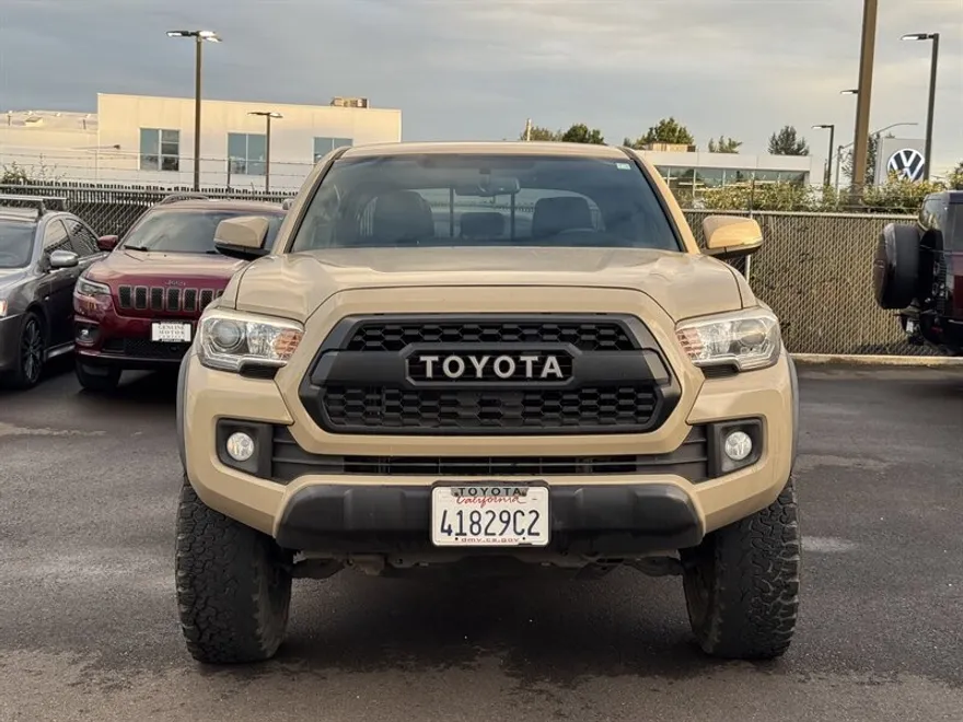 2017 Toyota Tacoma TRD Sport photo 1