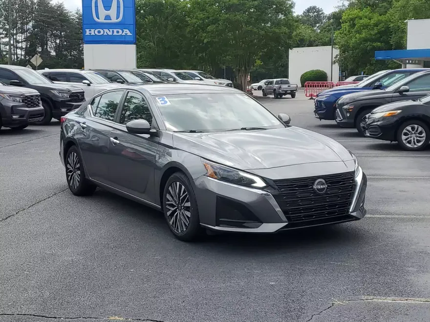 2023 Nissan Altima 2.5 SV photo 1