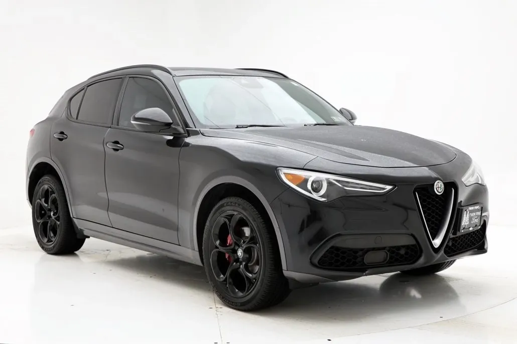 2022 Alfa Romeo Stelvio Ti photo 1