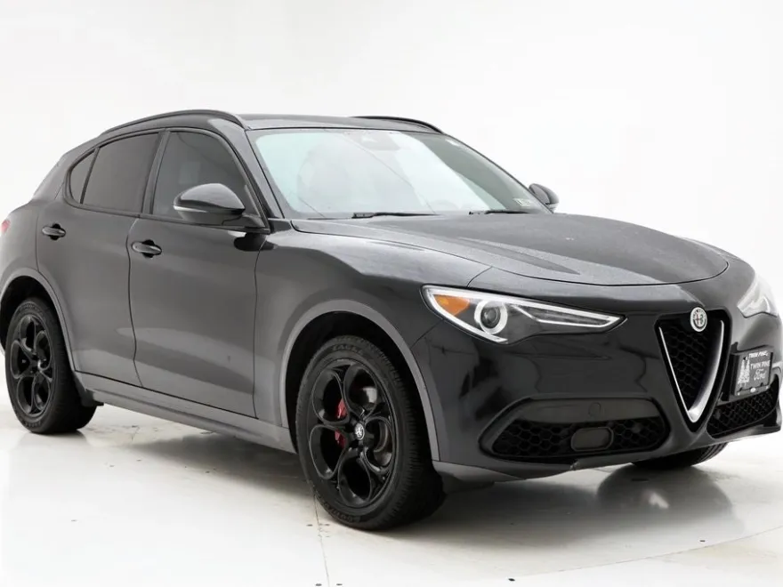 2022 Alfa Romeo Stelvio Ti photo 1