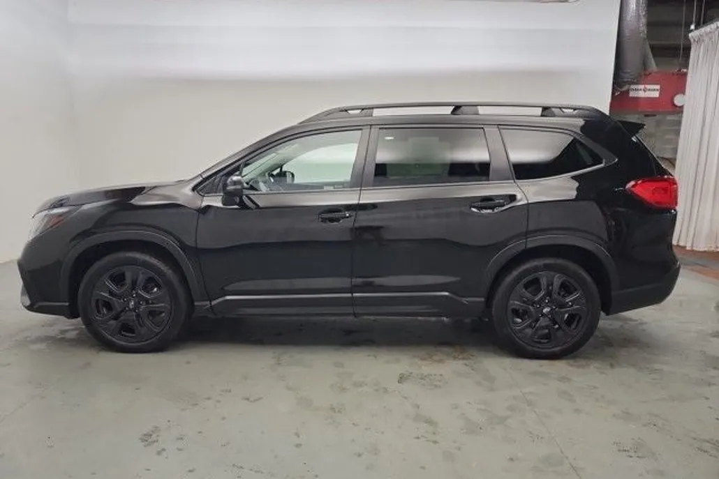 2023 Subaru Ascent Onyx Edition photo 1