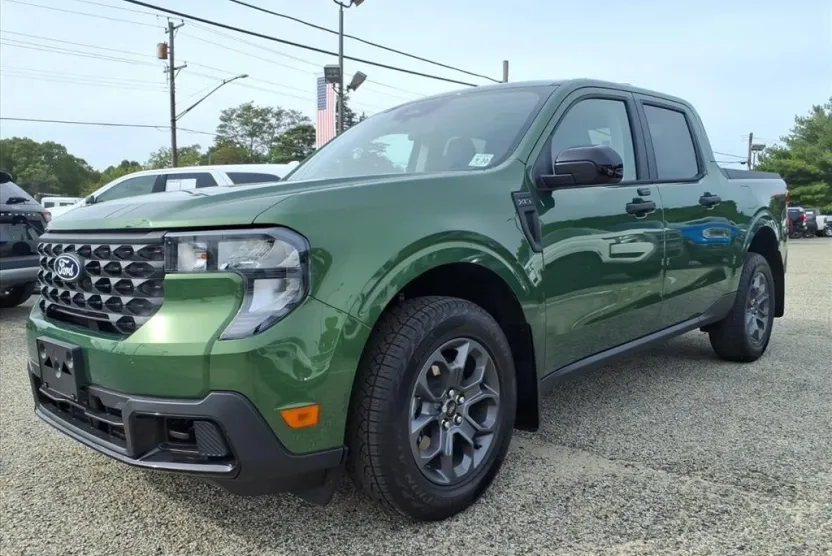 2025 Ford Maverick XLT photo 1