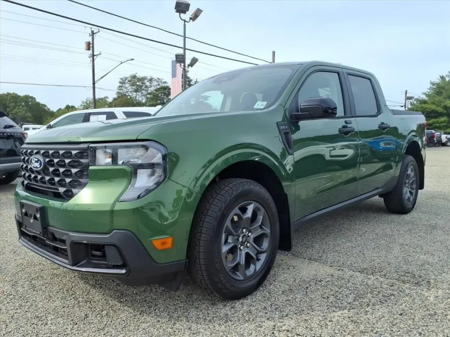 2025 Ford Maverick XLT photo 1