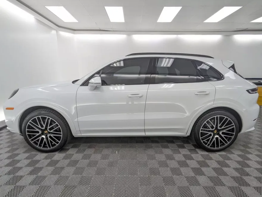 2024 Porsche Cayenne photo 1