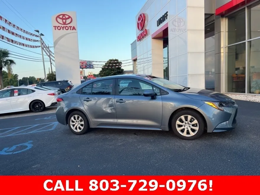 2020 Toyota Corolla LE photo 1