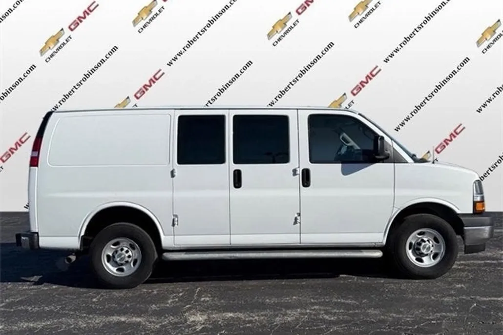 2023 Chevrolet Express Cargo 2500 photo 1