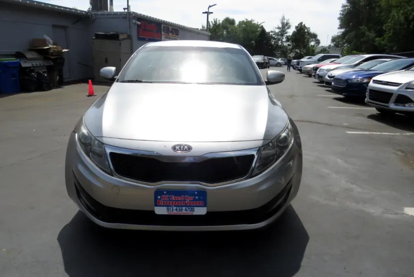2011 Kia Optima EX photo 1