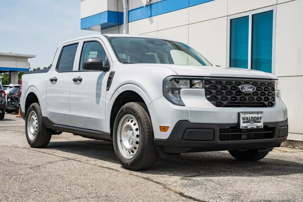 2025 Ford Maverick XL photo 1