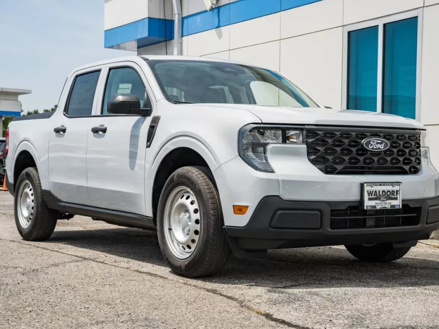 2025 Ford Maverick XL photo 1