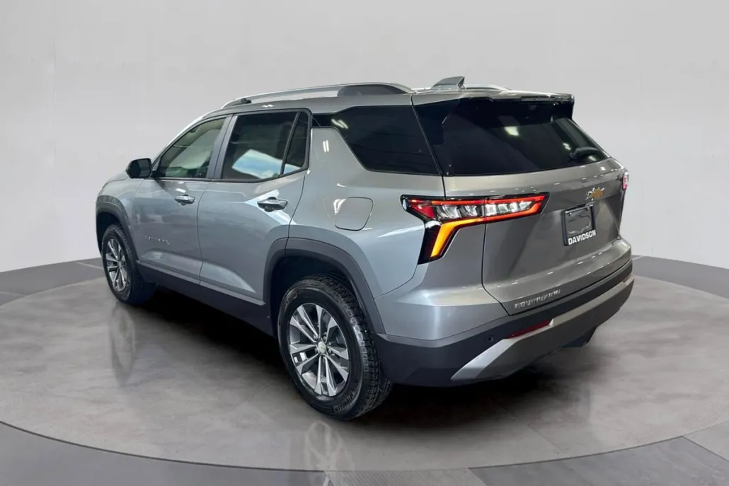 2025 Chevrolet Equinox LT photo 1