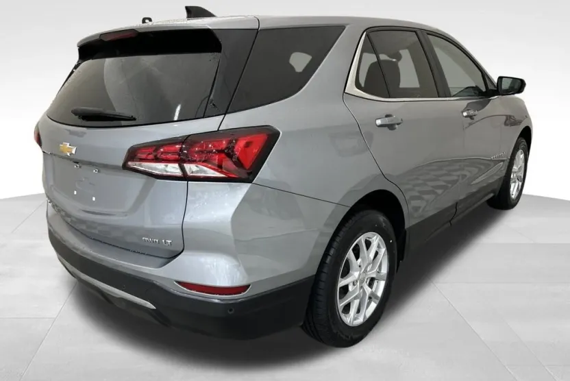 2024 Chevrolet Equinox LT photo 1