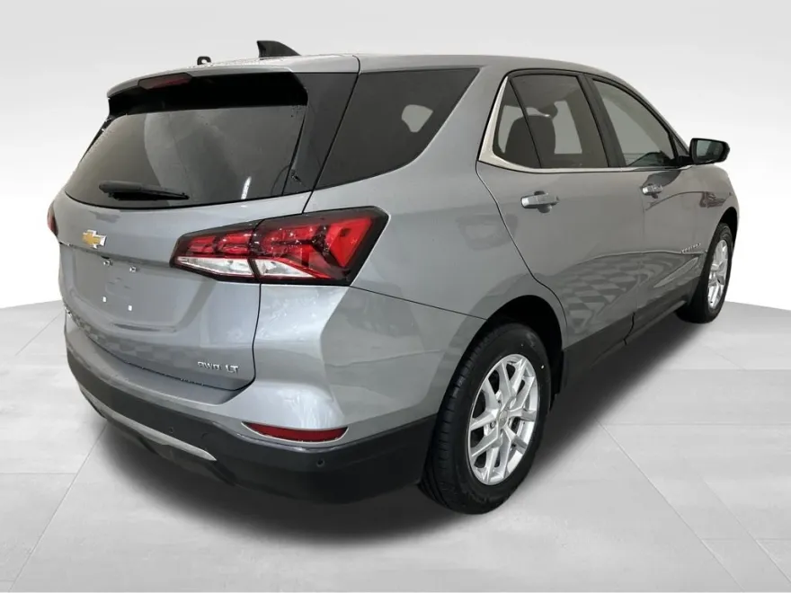 2024 Chevrolet Equinox LT photo 1