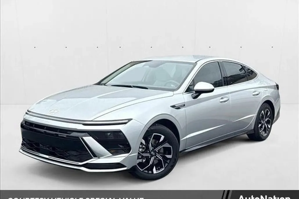 2025 Hyundai Sonata SEL photo 1