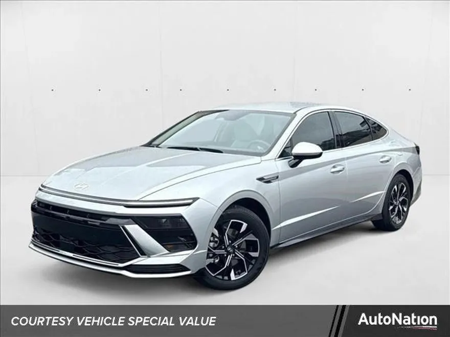 2025 Hyundai Sonata SEL photo 1