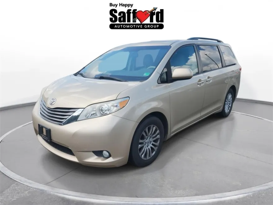 2014 Toyota Sienna XLE photo 1