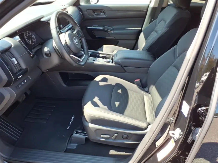 2025 Nissan Pathfinder SV photo 1