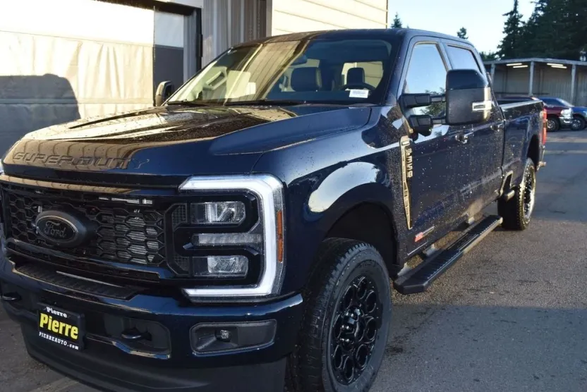 2025 Ford F-350 Lariat photo 1