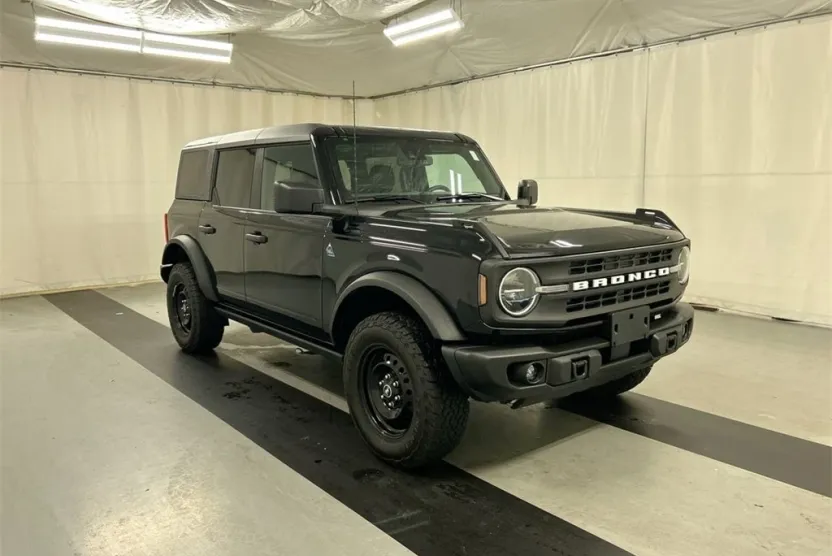 2023 Ford Bronco Black Diamond photo 1