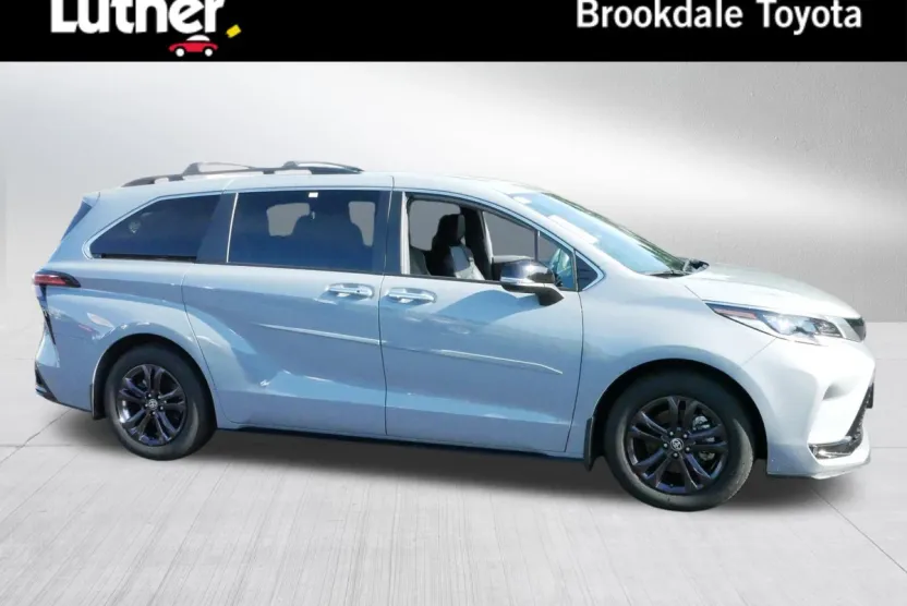 2024 Toyota Sienna XSE photo 1