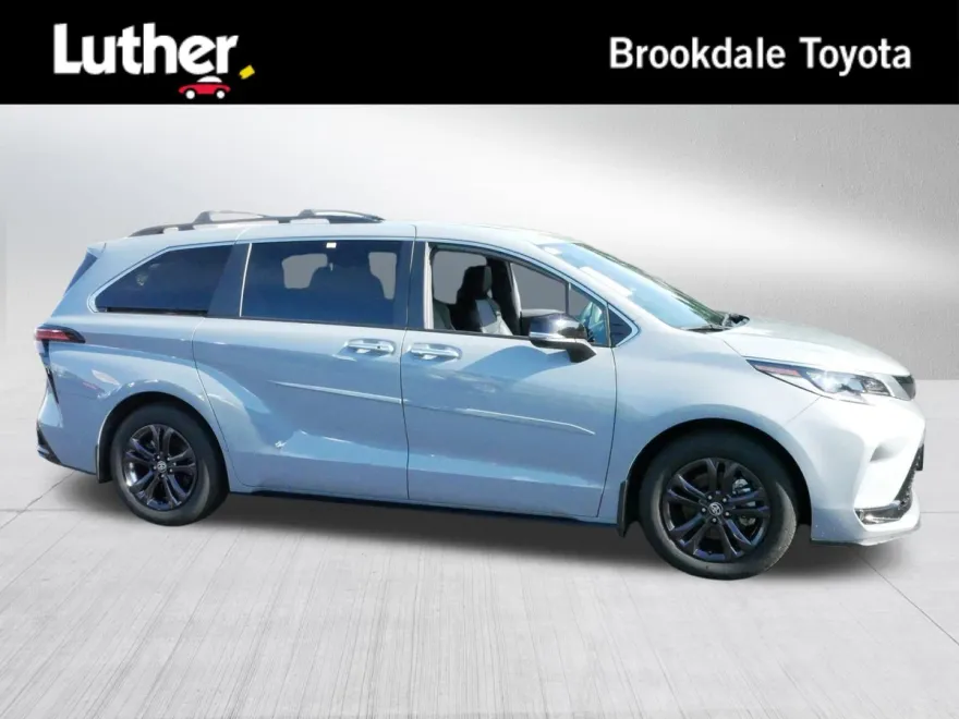 2024 Toyota Sienna XSE photo 1
