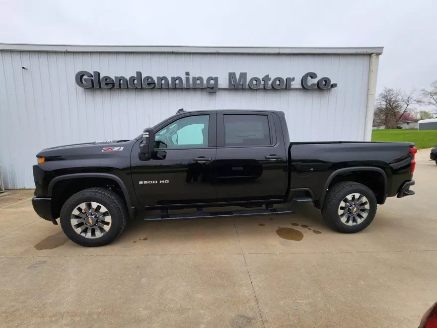 2025 Chevrolet Silverado 2500HD Custom photo 1