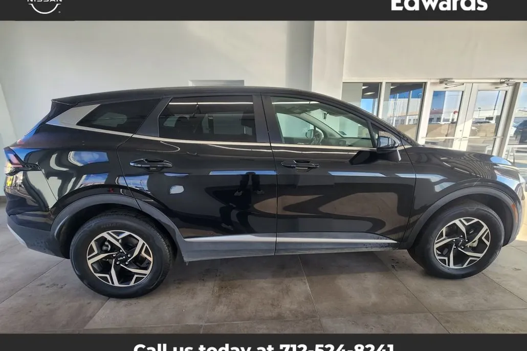 2024 Kia Sportage LX photo 1