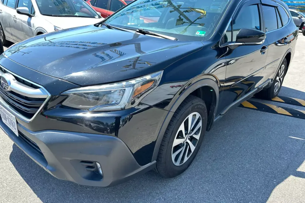 2020 Subaru Outback Premium photo 1