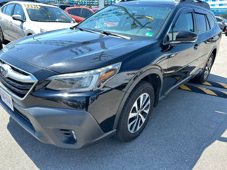 2020 Subaru Outback Premium photo 1