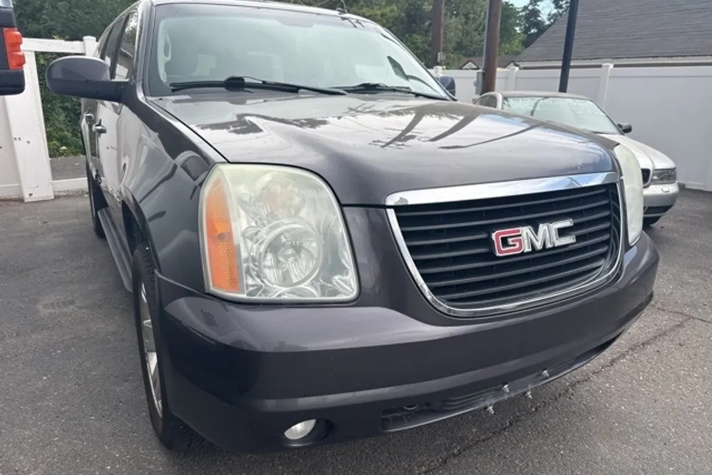2011 Gmc Yukon XL SLT 1500 photo 1