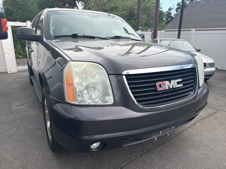 2011 Gmc Yukon XL SLT 1500 photo 1