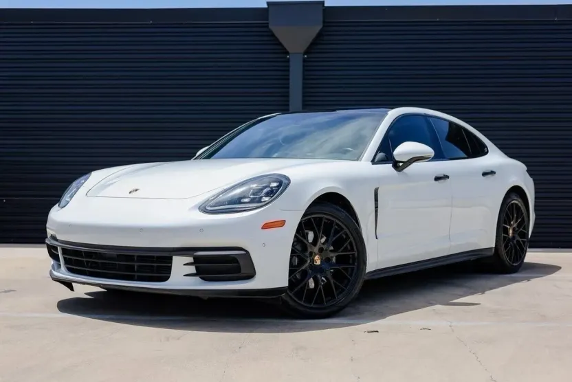 2017 Porsche Panamera Base photo 1