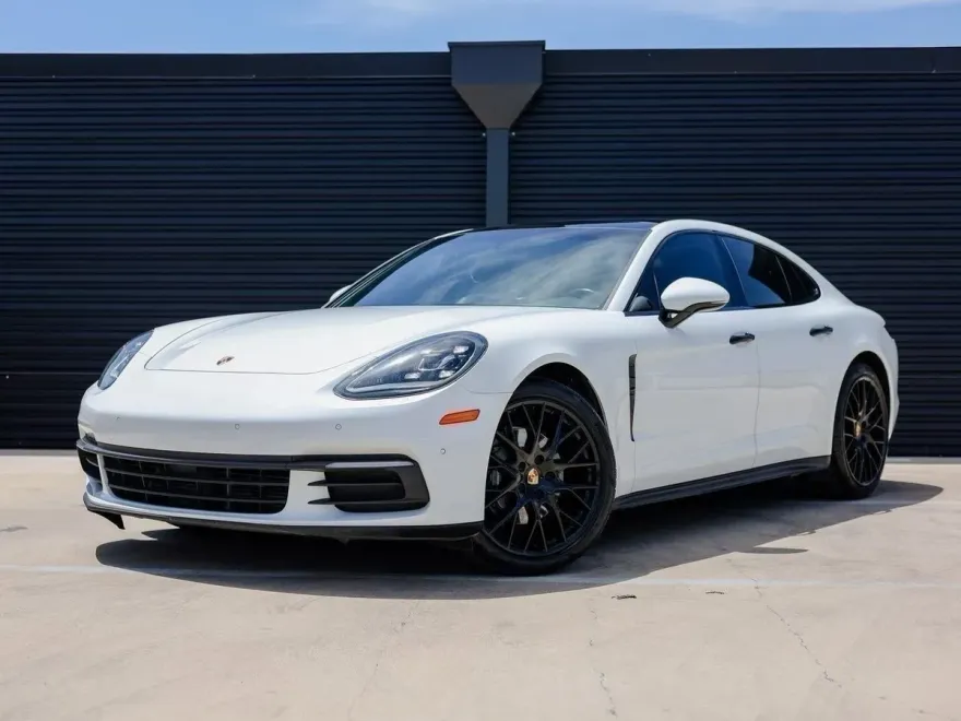 2017 Porsche Panamera Base photo 1