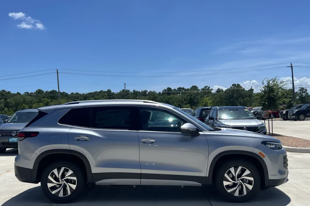 2025 Volkswagen Tiguan S photo 1
