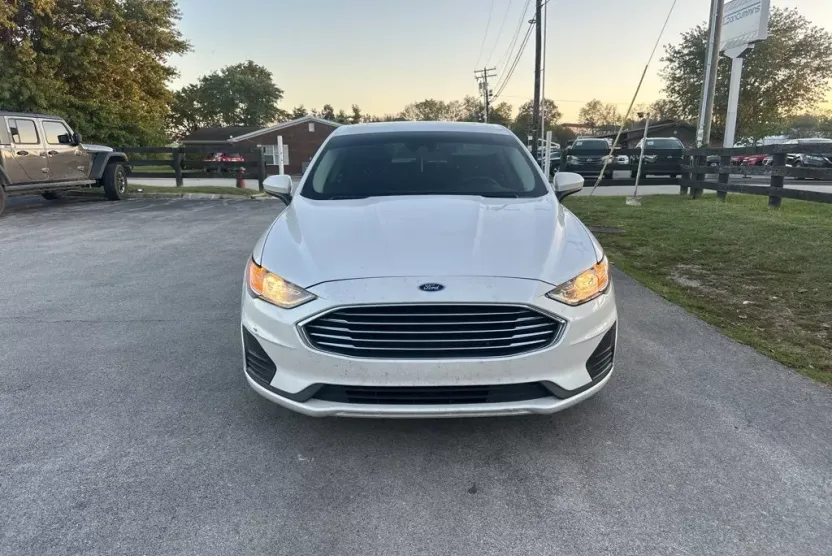 2019 Ford Fusion SE photo 1