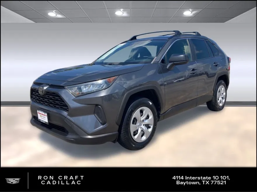 2019 Toyota RAV4 LE photo 1