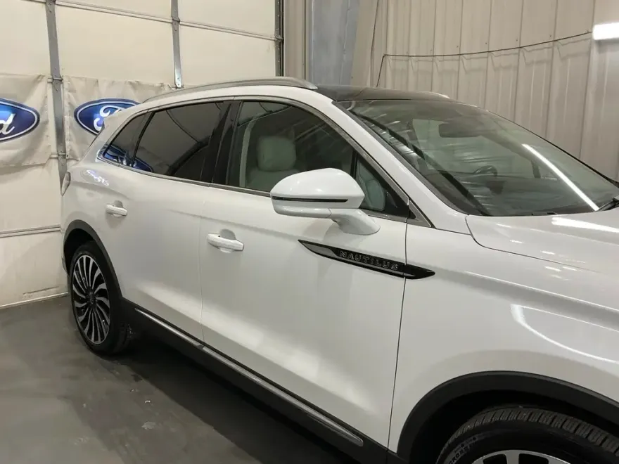 2021 Lincoln Nautilus Black Label photo 1