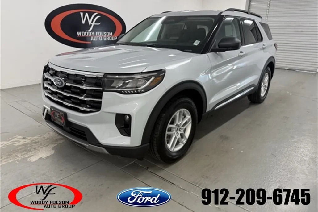 2025 Ford Explorer photo 1