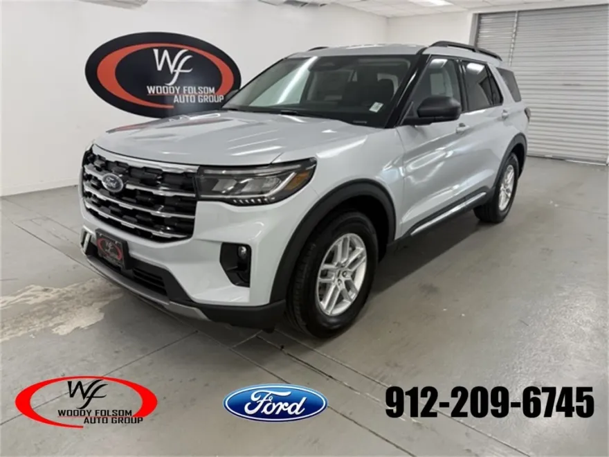 2025 Ford Explorer photo 1