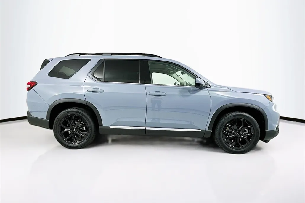 2025 Honda Pilot Touring photo 1
