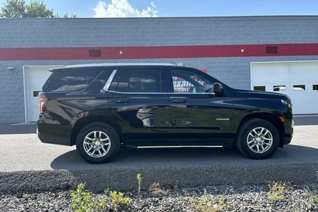 2023 Chevrolet Tahoe LT photo 1